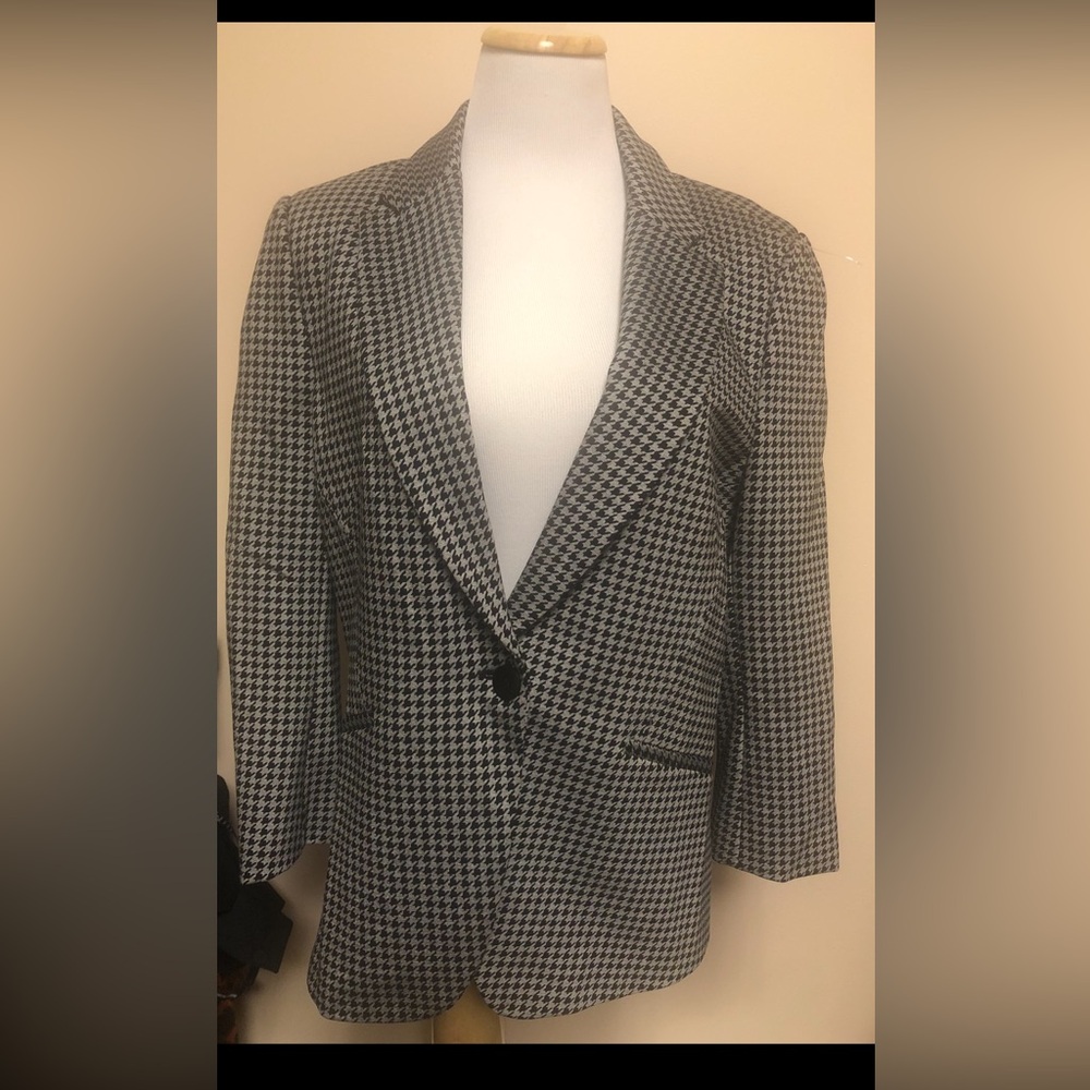 Size XL Le Chateau black/grey checked blazer